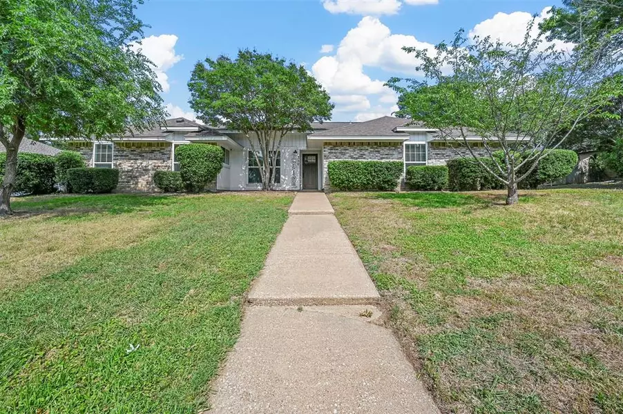 210 Winding Creek Drive, Highland Village, TX 75077