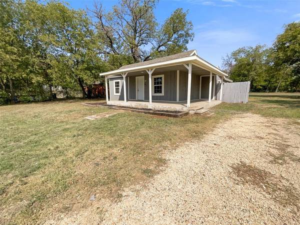 409 E Godley Avenue, Godley, TX 76044