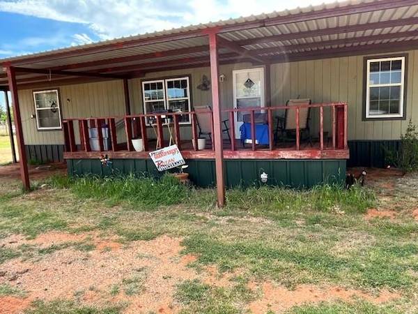 808 E Mcarthur Street, Rotan, TX 79546