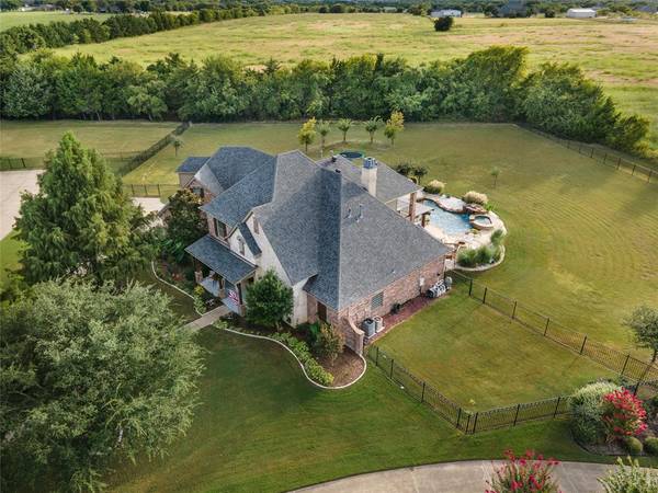 4 Wiltshire Court, Heath, TX 75032