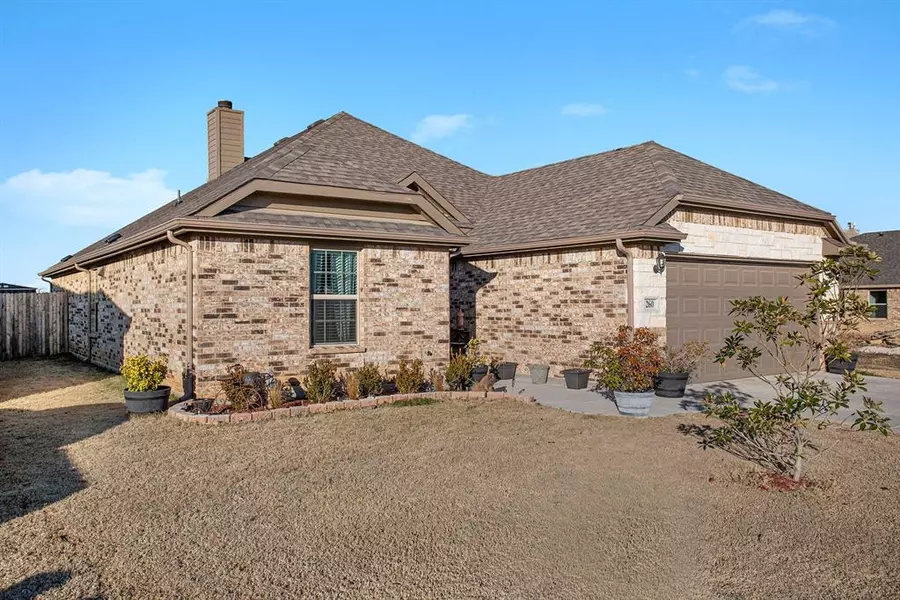 260 Marina Drive, Azle, TX 76020