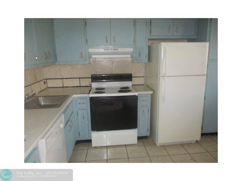Lauderdale Lakes, FL 33313,2800 NW 47th Ter  #109A