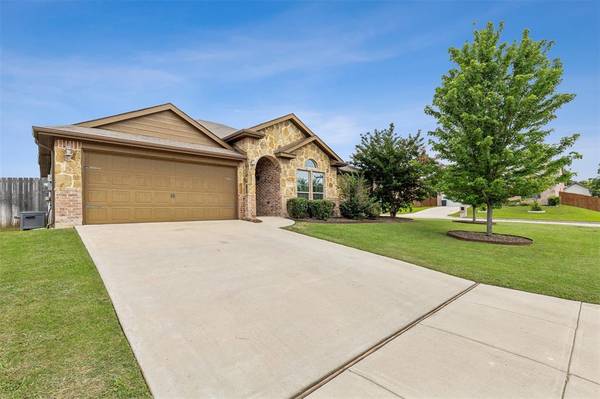 7529 Star Gazer Lane, Forest Hill, TX 76140