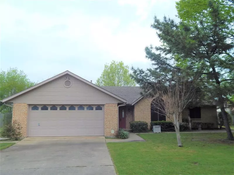 304 Hackberry Drive, Greenville, TX 75402