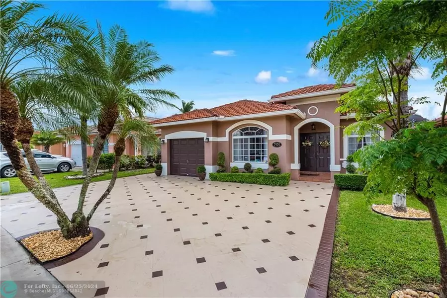 7970 NW 200th Ter, Hialeah, FL 33015