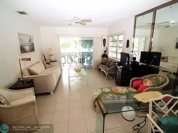 Pompano Beach, FL 33060,800 Pine Dr  #10