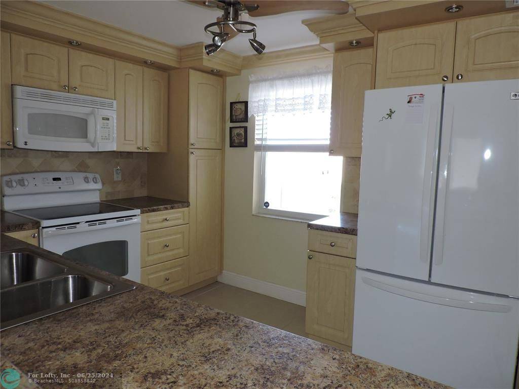 Dania Beach, FL 33004,321 SE 3rd St  #505