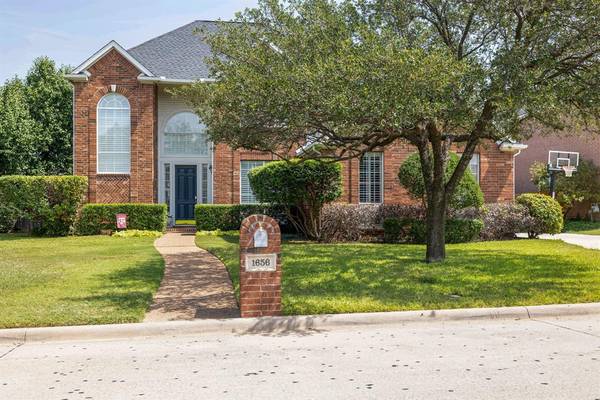 1656 Oak Creek Drive, Hurst, TX 76054