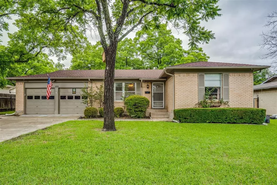 1203 E Alan Avenue, Carrollton, TX 75006