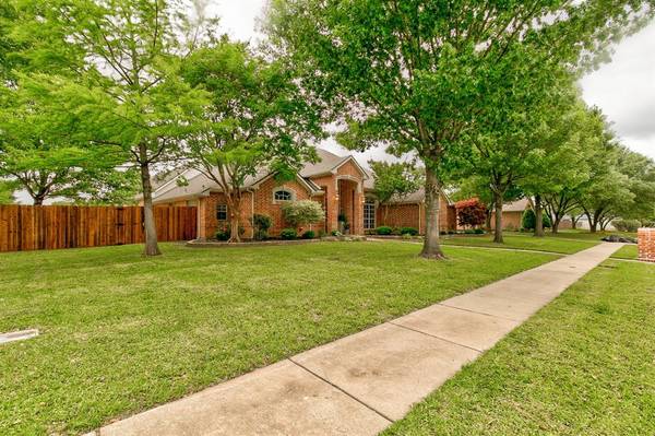 5611 Mulberry Lane, Midlothian, TX 76065