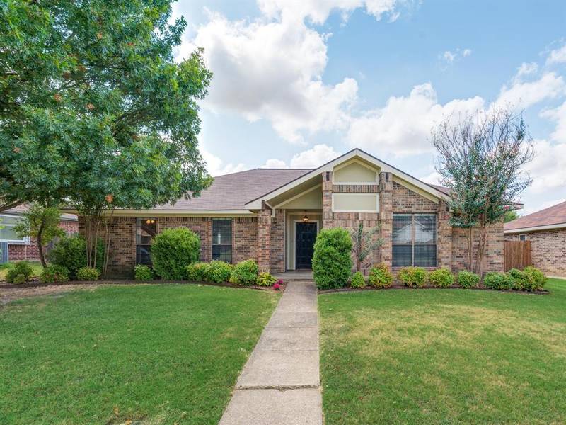 1686 Autumn Breeze Lane, Lewisville, TX 75077