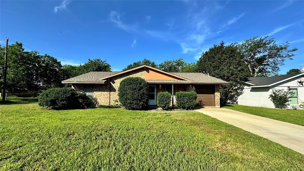 845 Betty Drive, Terrell, TX 75160