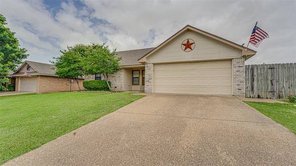 1017 N Carolina Avenue, Midlothian, TX 76065