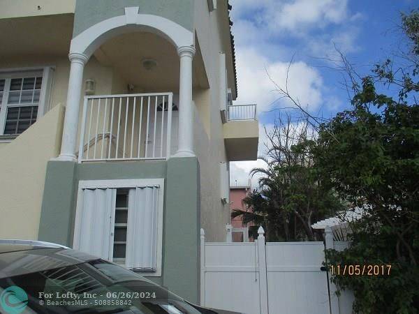 Hollywood, FL 33019,351 Virginia St  #351