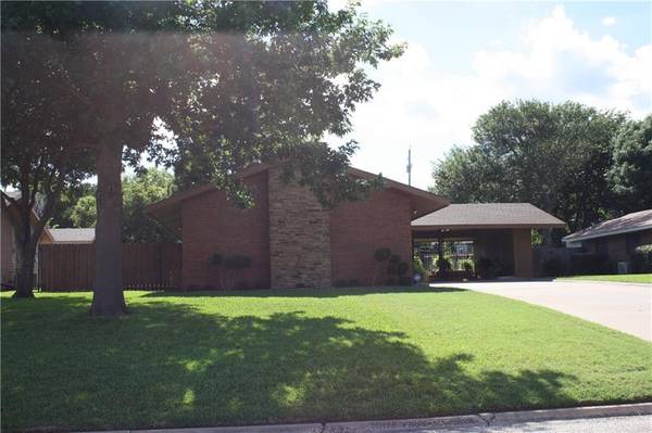 1102 Coffield Street, Bowie, TX 76230