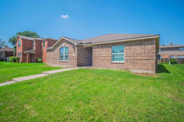 1039 Stanwyck Avenue, Duncanville, TX 75137