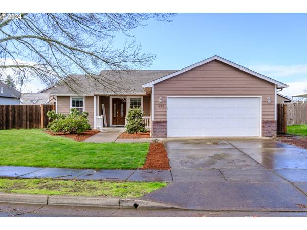 1024 MOUNTAIN RIVER DR, Lebanon, OR 97355