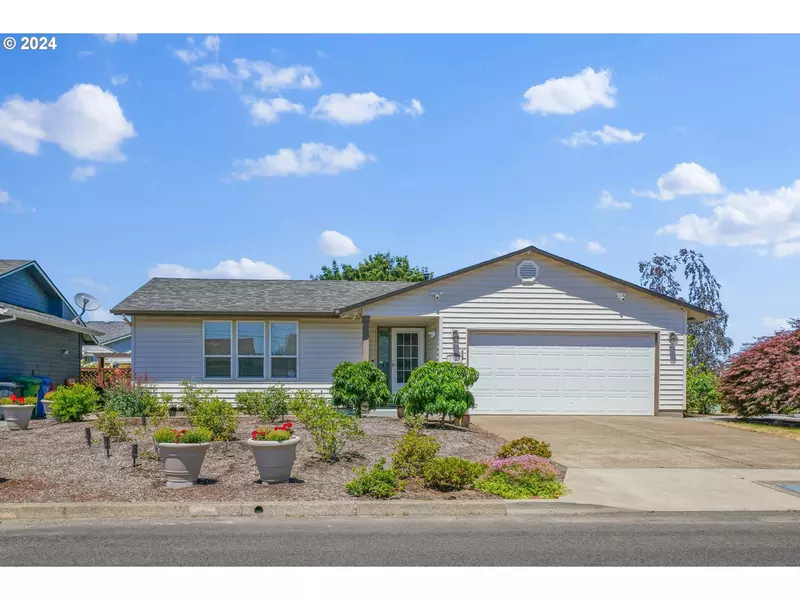 1303 VANDERBECK LN, Woodburn, OR 97071