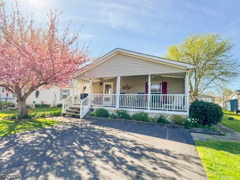 4 Stonehill Lane, White Twp., NJ 07823