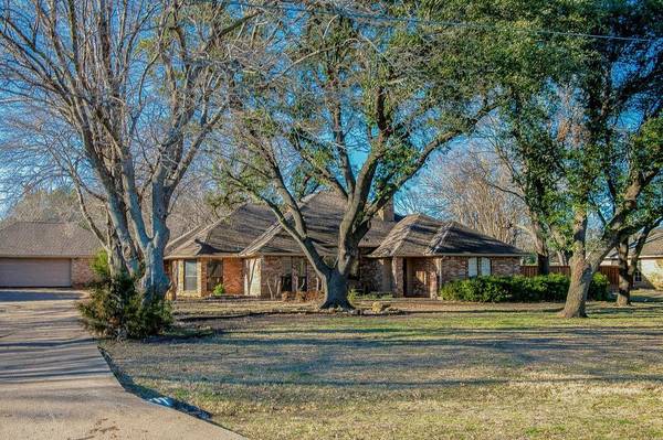 Oak Leaf, TX 75154,901 Winding Creek Trail