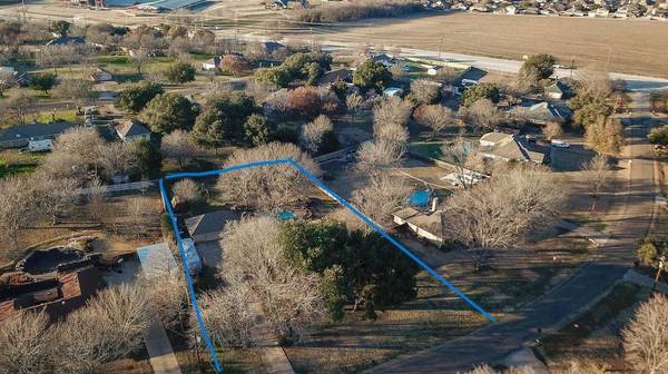 Oak Leaf, TX 75154,901 Winding Creek Trail