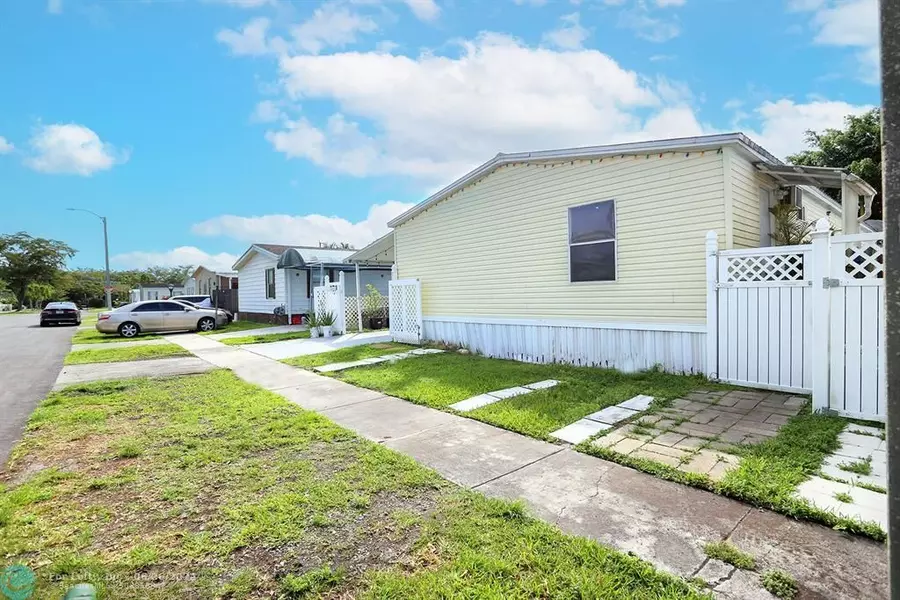 21530 NW 3rd Place, Pembroke Pines, FL 33029