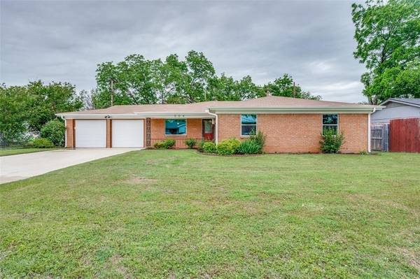 504 Woodcrest Drive, Hurst, TX 76053