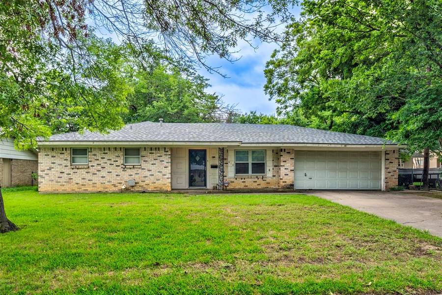 414 Holly Street, Grapevine, TX 76051