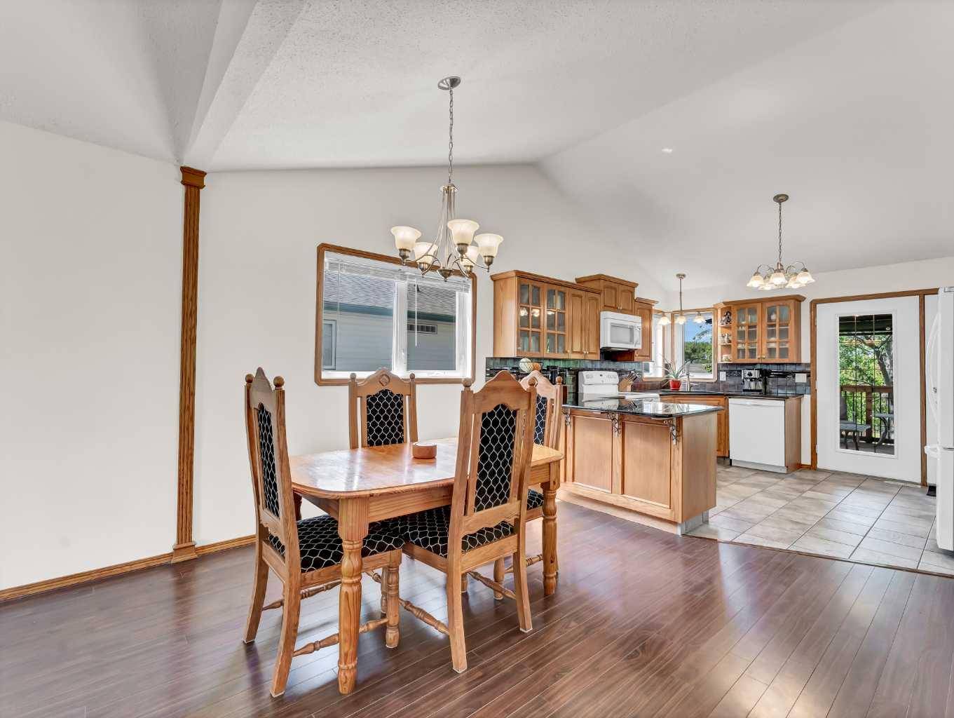 Medicine Hat, AB T1C 1X8,20 Heritage PL NE