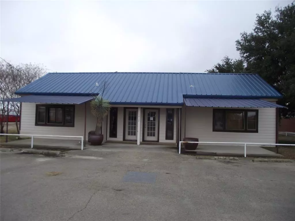 Pilot Point, TX 76258,1017 N Highway 377