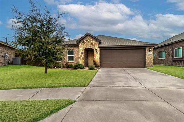 767 Brookline Drive,  Lavon,  TX 75166