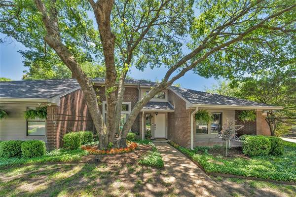 12115 Larchgate Drive,  Dallas,  TX 75243