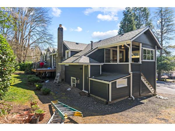 Milwaukie, OR 97222,4393 SE LAKE RD