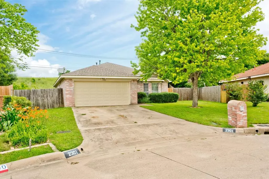 2301 Sundrop Court, Fort Worth, TX 76108