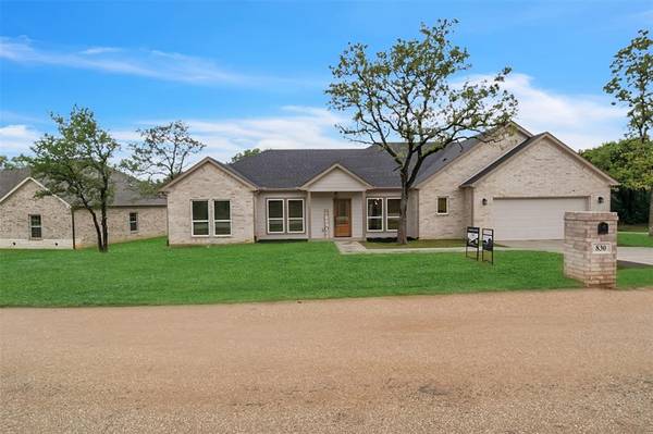 830 Haynie Drive, Runaway Bay, TX 76426