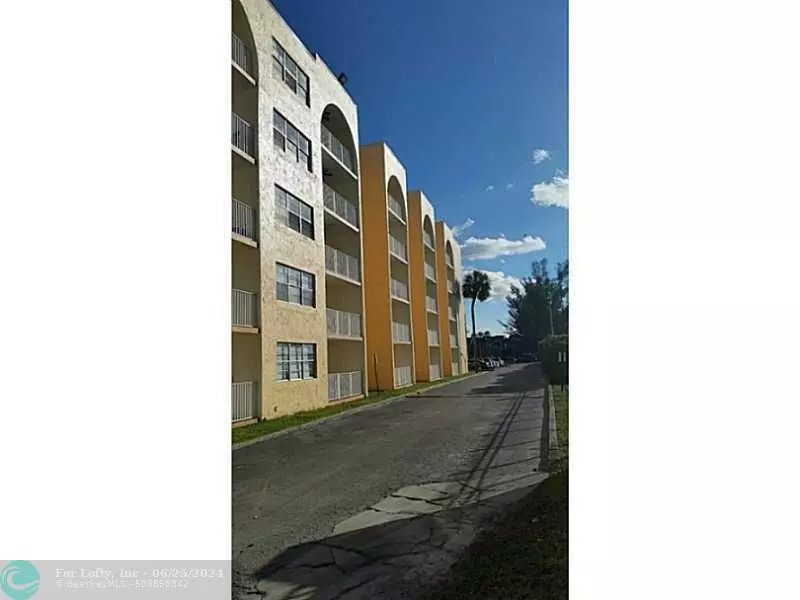 Hialeah, FL 33015,7010 NW 186th St  #5-508