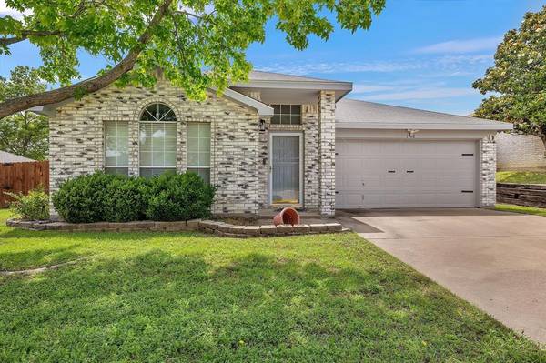 7108 Stonegate Drive,  Benbrook,  TX 76126