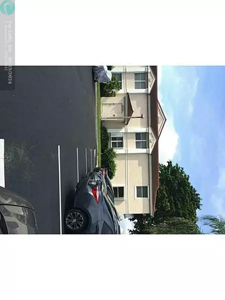 11300 SW 13th St  #202, Pembroke Pines, FL 33025