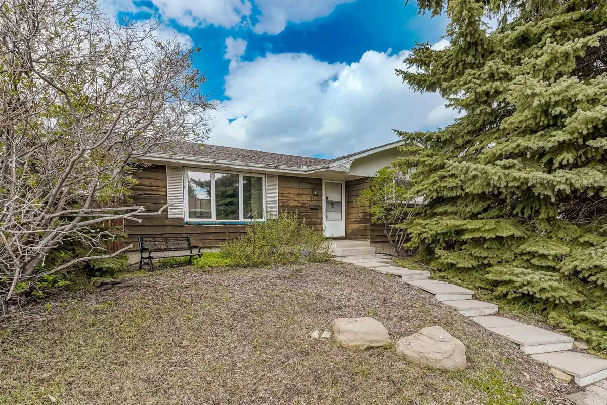 Calgary, AB T2W 1N5,920 Canaveral CRES SW