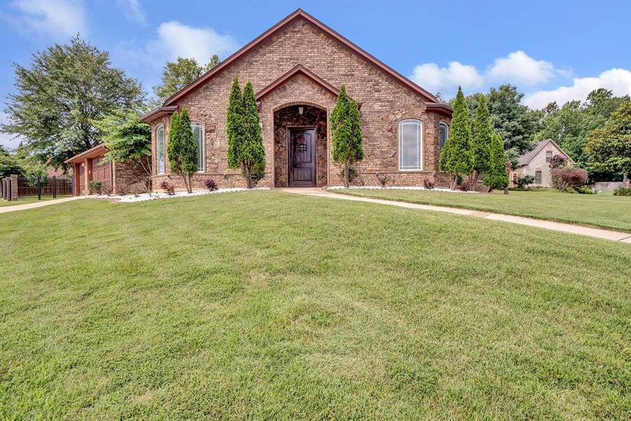 2400 Shadow Creek Circle, Longview, TX 75605