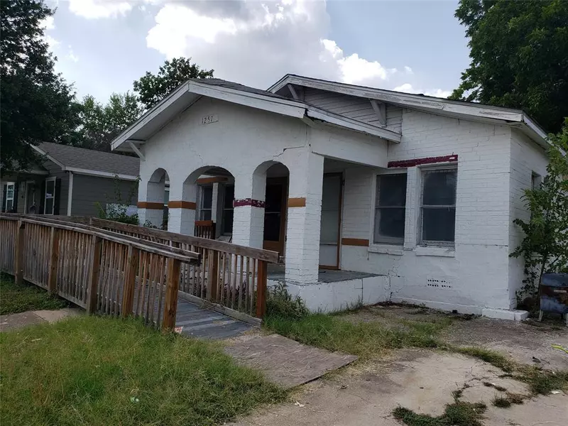 1257 E Davis Avenue, Fort Worth, TX 76104