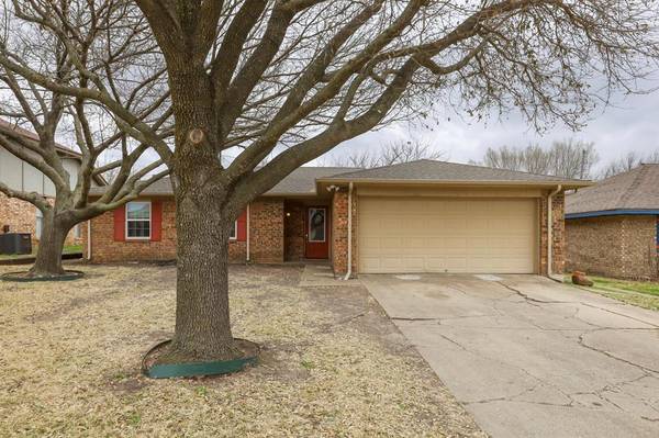 1003 Phillips Drive, Ennis, TX 75119