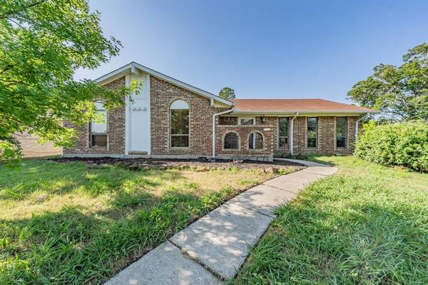 1662 Glenhill Lane, Lewisville, TX 75077