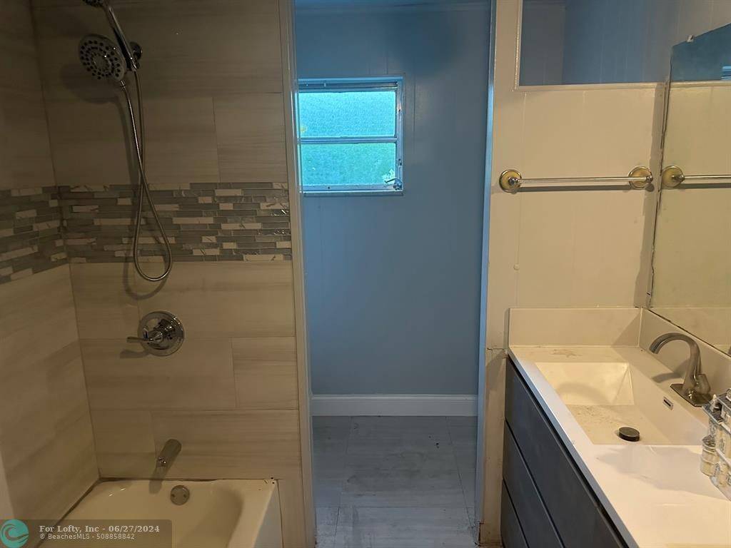 Hollywood, FL 33023,Address not disclosed