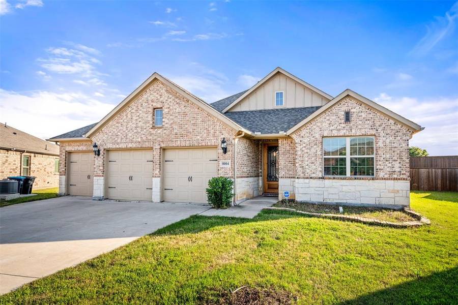 8004 Larch Lane, Fort Worth, TX 76131