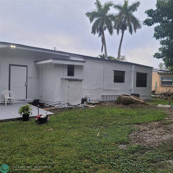 North Miami, FL 33161,14420 NE 3rd Ct