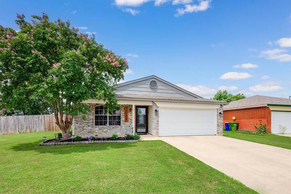 7701 Kelly Lynn Lane,  Watauga,  TX 76148