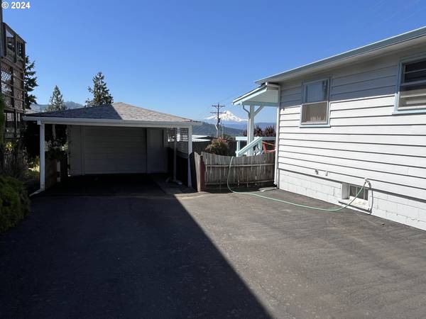 White Salmon, WA 98672,505 NE CENTER PL