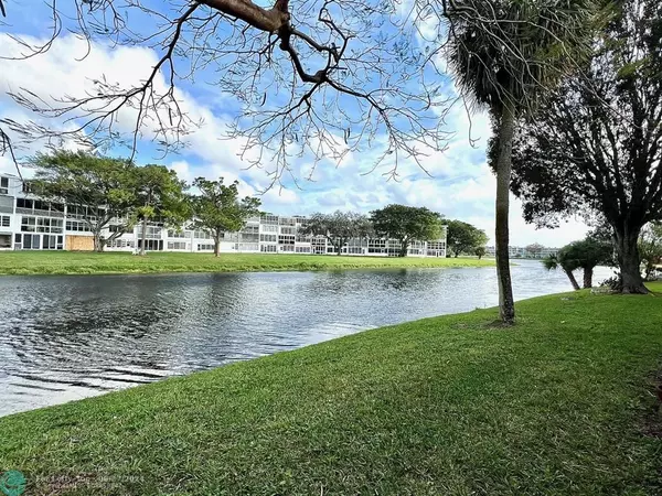 Deerfield Beach, FL 33442,211 Durham E  #211