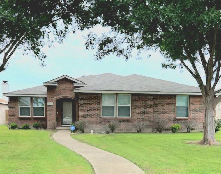 2812 Amber Waves Lane, Lancaster, TX 75134